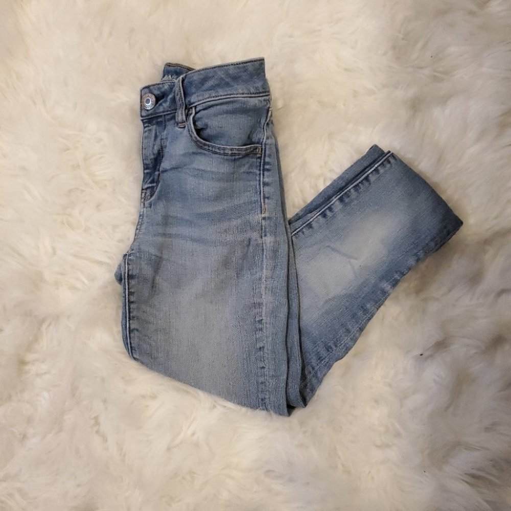 American Eagle Light Wash Skinny Jeans siz…